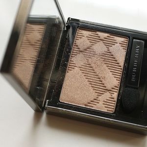Burberry Makeup - BURBERRY Sheer Eyeshadow PALE BARLEY Burberry Makeup - BURBERRY Sheer Eyeshadow PALE BARLEY